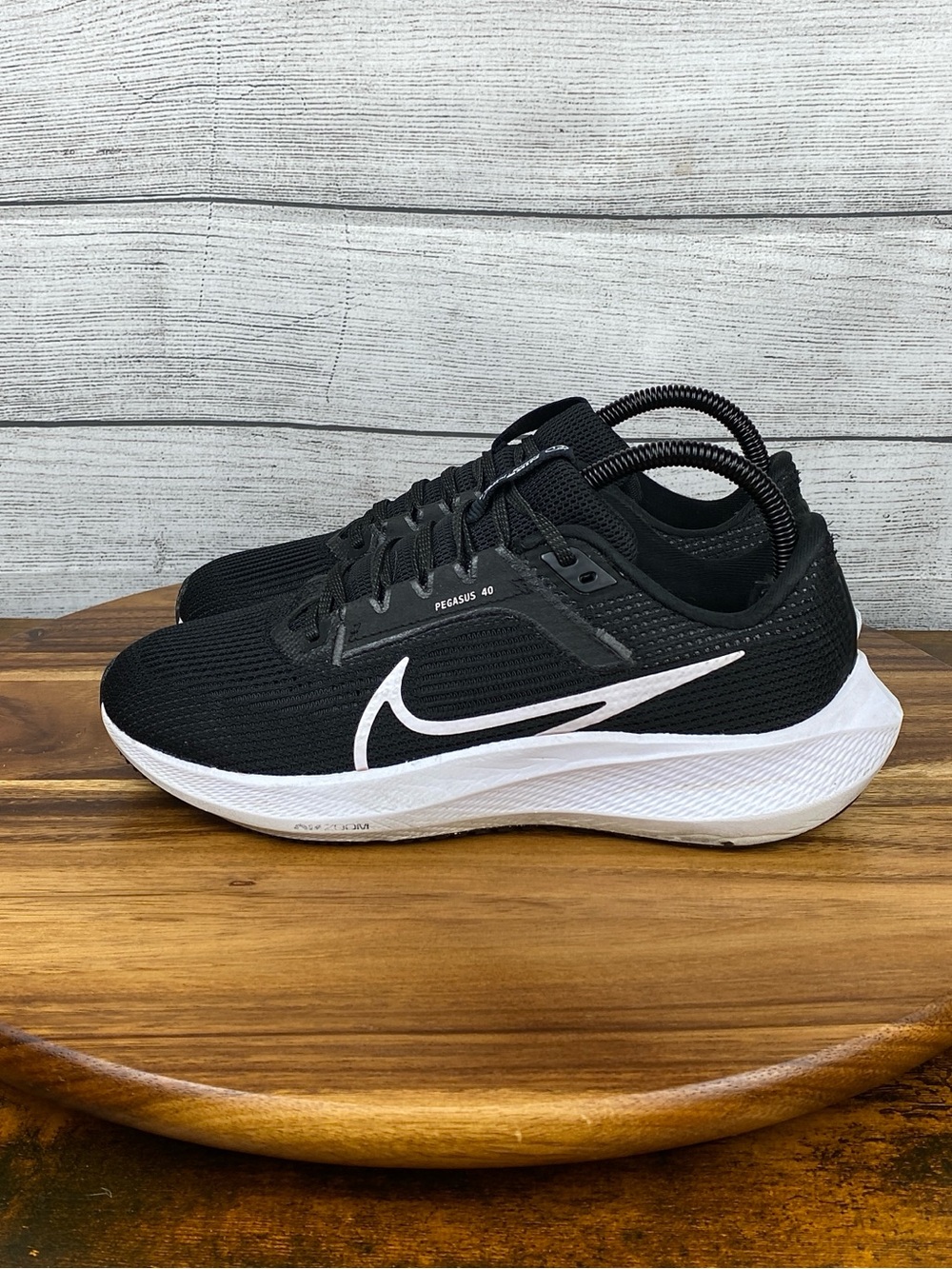 Nike Air Zoom Pegasus 40 Black White Running Shoe Women’s Sneaker Size 7.5